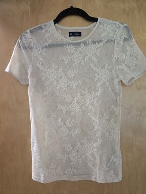 GAP Women’s Cream Lace Short-Sleeve Top